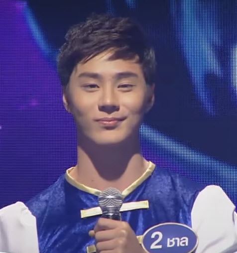 หนุ่มหน้าใส+เป้ากระเเทกตา