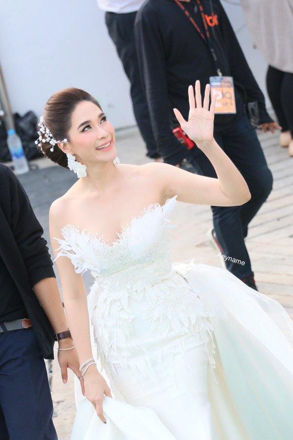 พลอยสวยงาม สวยวัวตายสวยควายล้มมากค่ะวันนี้