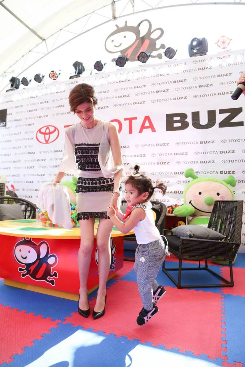 น้องมะลิกับแม่โบว์ ที่โตโยบัสส์ สาขาพระราม 2