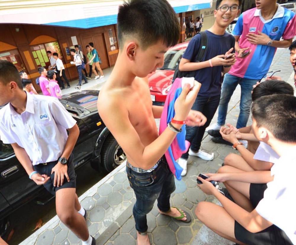 เด็กหนุ่ม 2