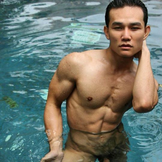 ถอดโชว์เรือนร่าง 1077