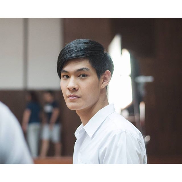 เผยโฉมโปสเตอร์ ซีรี่ส์เกย์น่าดู มิติรักผ่านเลนส์ ตอน รุ้งสีเทา