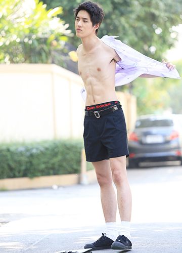 ฟิตสุด! “ต่อ ธนภพ” เปลี่ยนหุ่นแห้ง ล่าสุด กล้ามแน่น ซิกแพ็คเต็มๆ งานดีมาก..ชมพู่ ใจเต้นรัวๆ! ต่อ ธนภพ ถอดเสื้อโชว์ซิกแพคขาวเนียน...