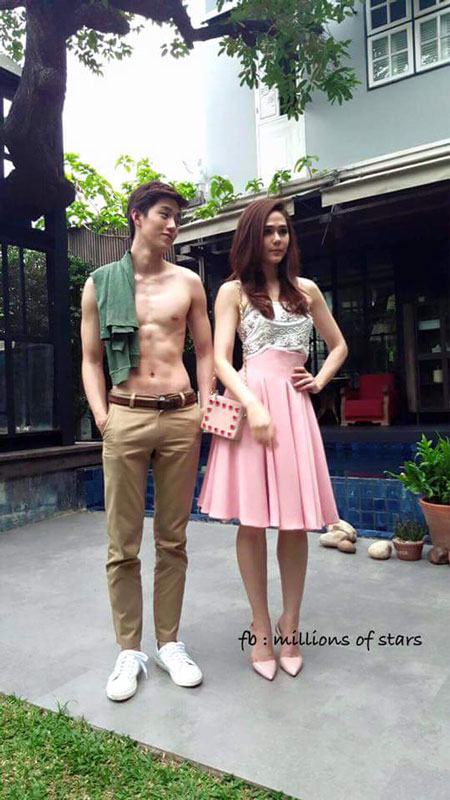 ฟิตสุด! “ต่อ ธนภพ” เปลี่ยนหุ่นแห้ง ล่าสุด กล้ามแน่น ซิกแพ็คเต็มๆ งานดีมาก..ชมพู่ ใจเต้นรัวๆ! ต่อ ธนภพ ถอดเสื้อโชว์ซิกแพคขาวเนียน...