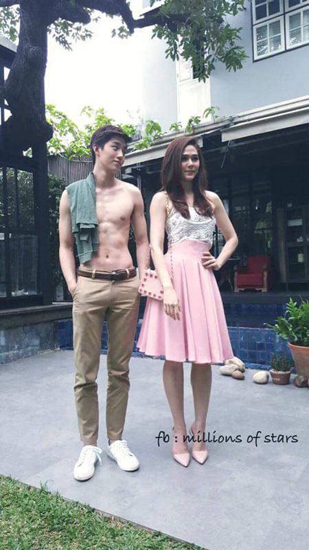 ฟิตสุด! “ต่อ ธนภพ” เปลี่ยนหุ่นแห้ง ล่าสุด กล้ามแน่น ซิกแพ็คเต็มๆ งานดีมาก..ชมพู่ ใจเต้นรัวๆ! ต่อ ธนภพ ถอดเสื้อโชว์ซิกแพคขาวเนียน...