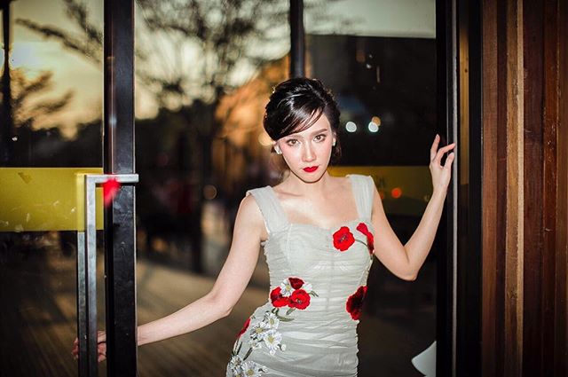 อั้ม พัชราภา สวย เจิด สุดๆ ในชุดเดรสลายดอกของแบรนด์ดัง Dolce & Gabbana