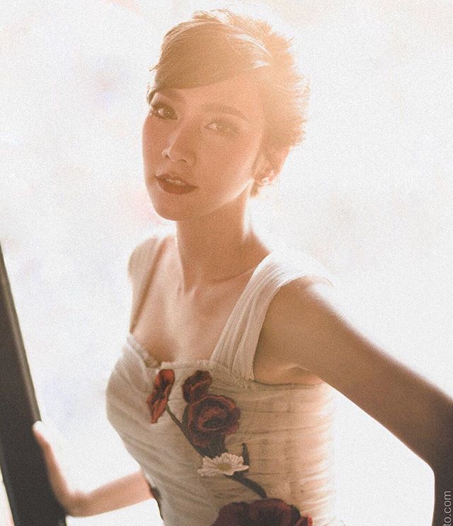 อั้ม พัชราภา สวย เจิด สุดๆ ในชุดเดรสลายดอกของแบรนด์ดัง Dolce & Gabbana