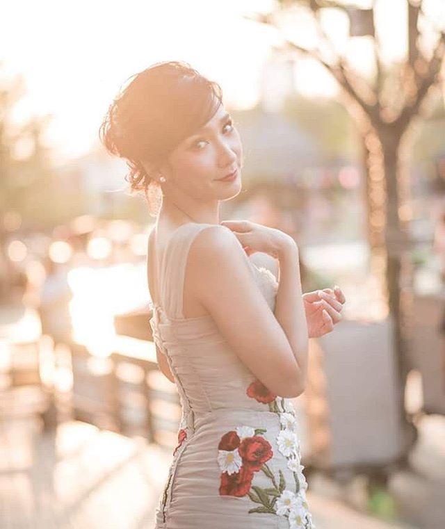อั้ม พัชราภา สวย เจิด สุดๆ ในชุดเดรสลายดอกของแบรนด์ดัง Dolce & Gabbana
