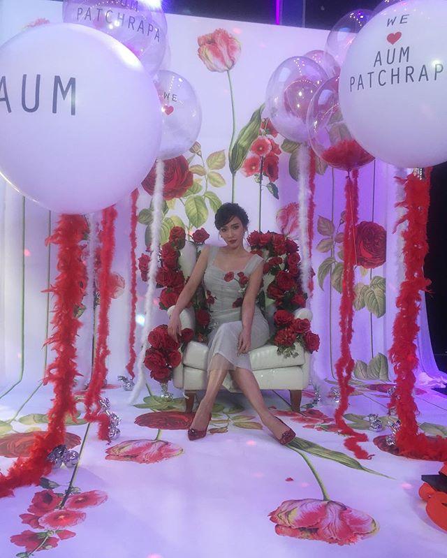 อั้ม พัชราภา สวย เจิด สุดๆ ในชุดเดรสลายดอกของแบรนด์ดัง Dolce & Gabbana