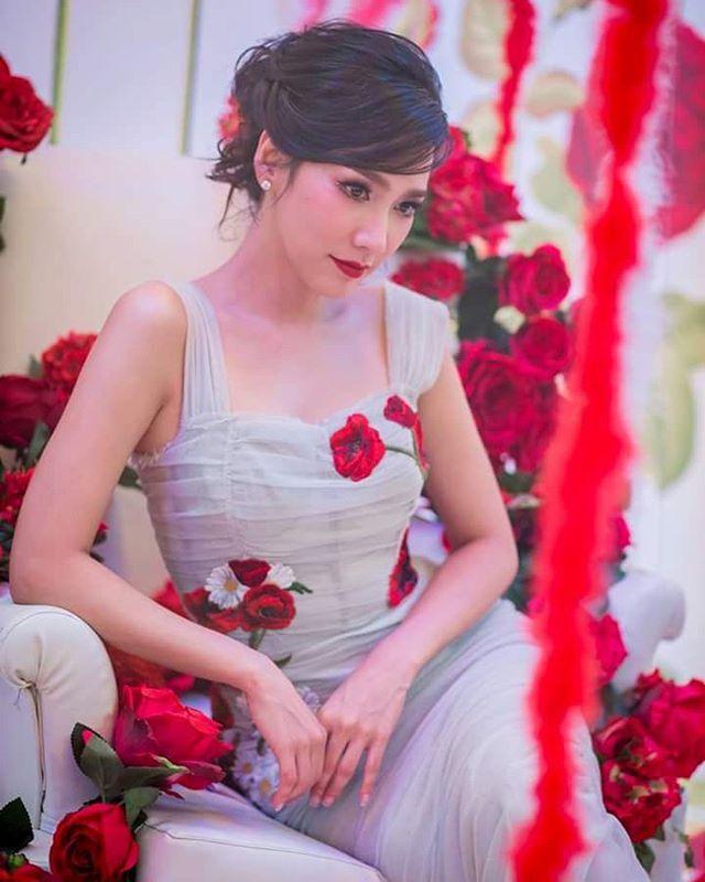 อั้ม พัชราภา สวย เจิด สุดๆ ในชุดเดรสลายดอกของแบรนด์ดัง Dolce & Gabbana
