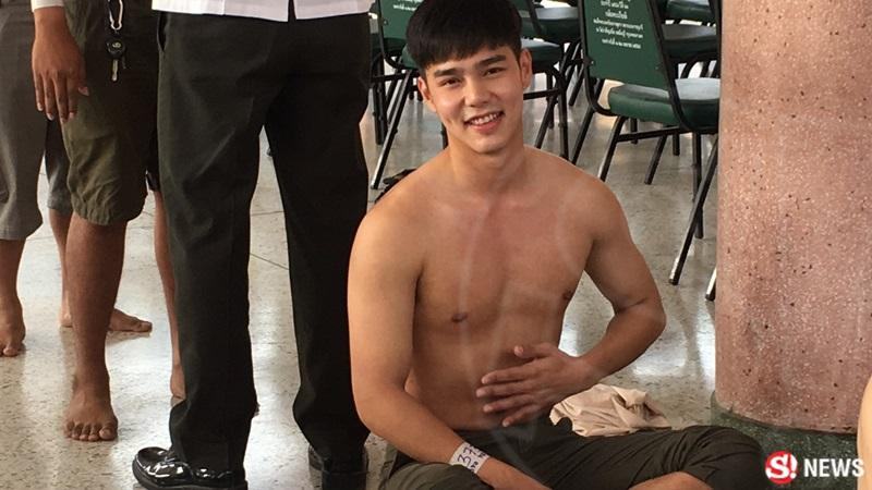 บูม กิตตน์ก้อง สมัครทหาร