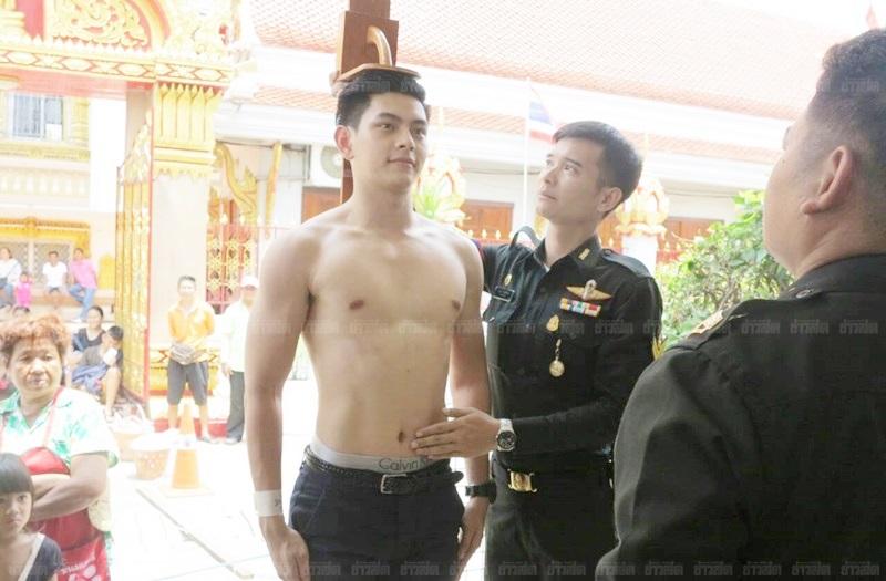 เอี๊ยง สิทธา สมัครทหาร