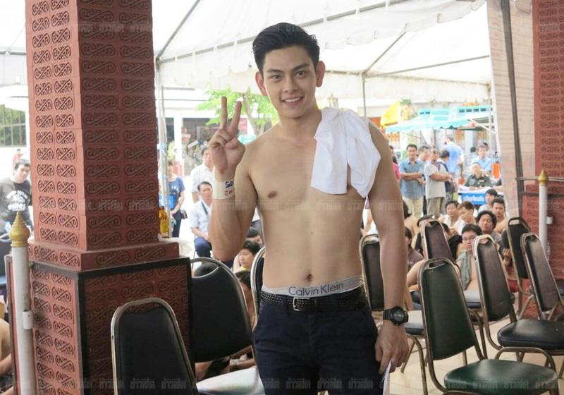 เอี๊ยง สิทธา สมัครทหาร