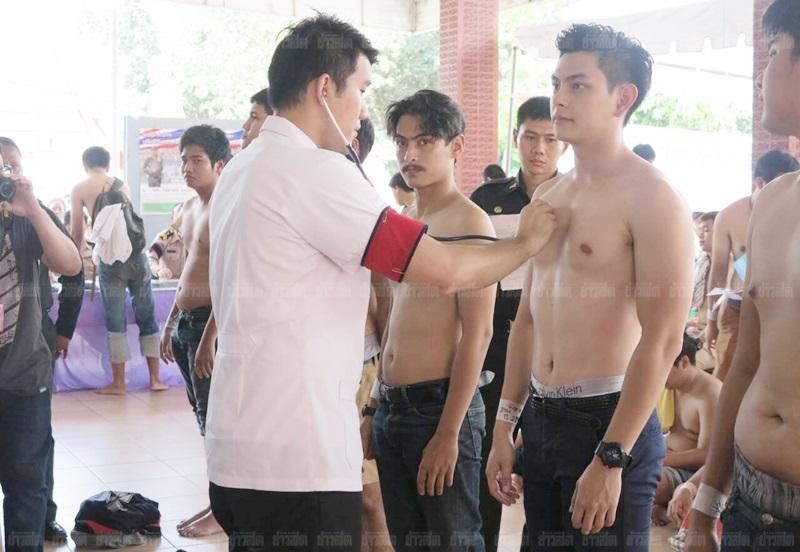 เอี๊ยง สิทธา สมัครทหาร