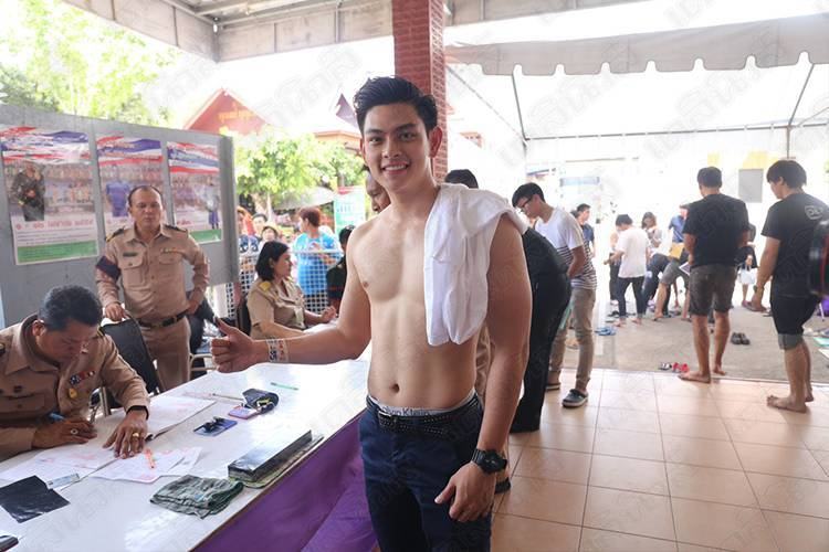 เอี๊ยง สิทธา สมัครทหาร
