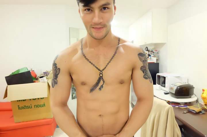 โอม นายแบบเกย์