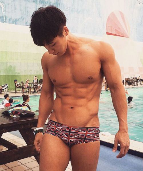 ถอดโชว์เรือนร่าง 1098
