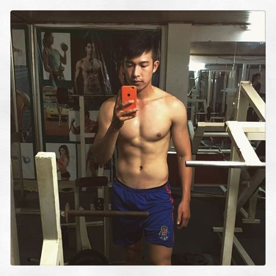 ผู้ชายวันหยุด