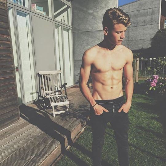 แซบๆตามฉบับหนุ่มหล่อ