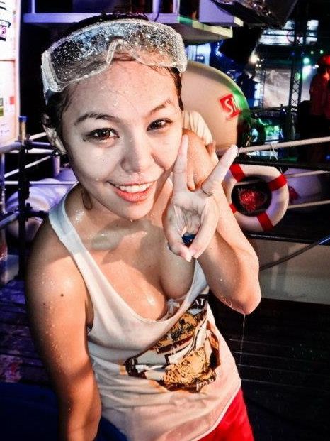 ปะเดิม!! สาวไทยรับเทศกาลแฉะ เปียกยันรู (ขุมขน)