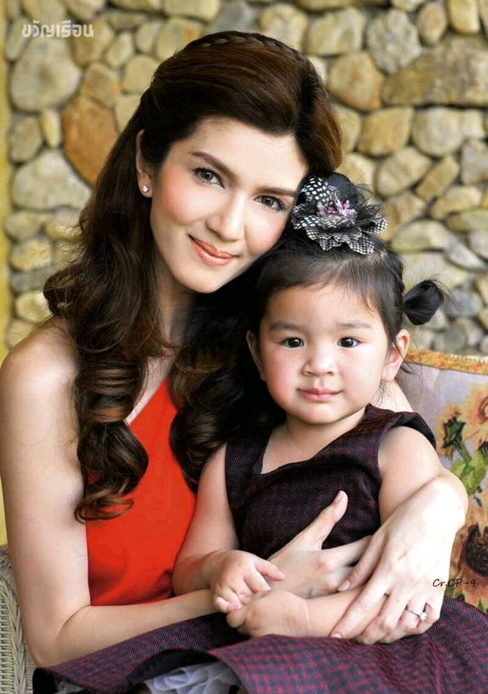 โบว์-แวนด้า & น้องมะลิ @ ขวัญเรือน vol.48 no.1066 April 2016