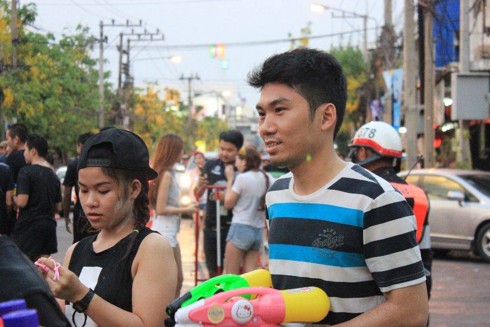 ถนนข้าวเหนียวขอนแก่น ผู้ชายแซ่บลืม เด็กก็เด็กเถอะ!!!