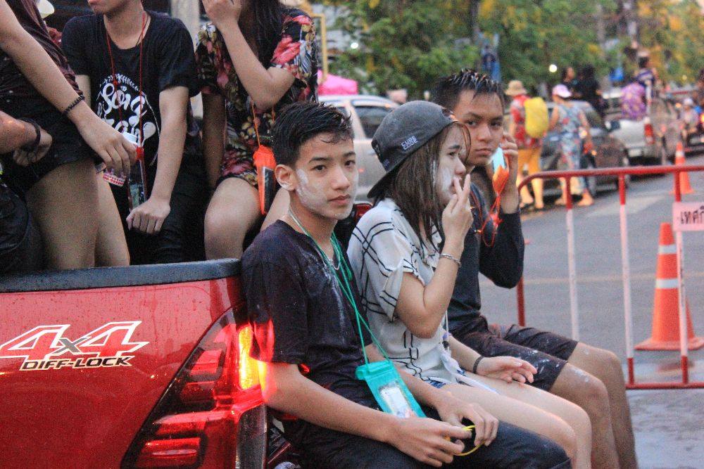 ถนนข้าวเหนียวขอนแก่น ผู้ชายแซ่บลืม เด็กก็เด็กเถอะ!!!