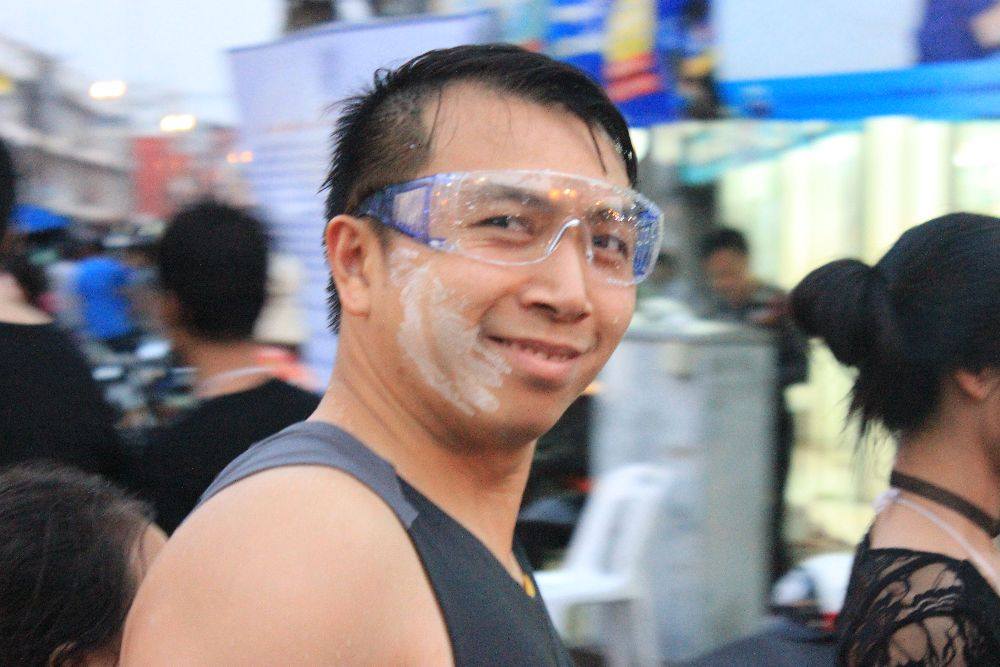 ถนนข้าวเหนียวขอนแก่น ผู้ชายแซ่บลืม เด็กก็เด็กเถอะ!!!