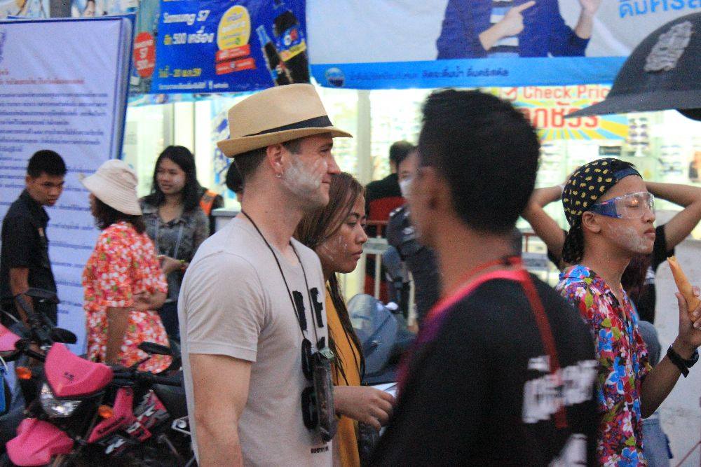 ถนนข้าวเหนียวขอนแก่น ผู้ชายแซ่บลืม เด็กก็เด็กเถอะ!!!