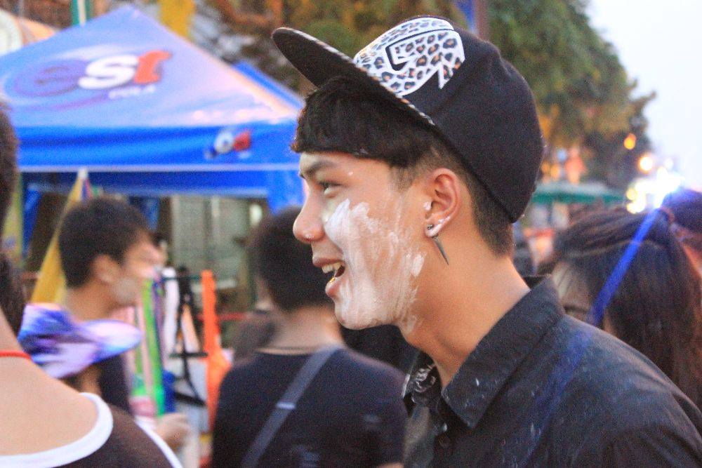 ถนนข้าวเหนียวขอนแก่น ผู้ชายแซ่บลืม เด็กก็เด็กเถอะ!!!