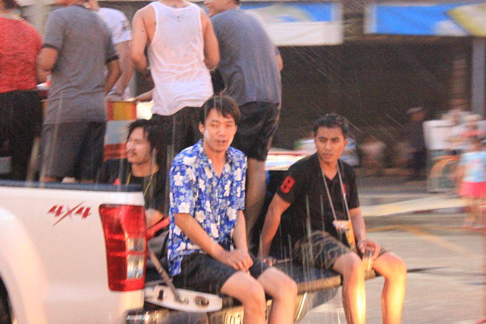 ถนนข้าวเหนียวขอนแก่น ผู้ชายแซ่บลืม เด็กก็เด็กเถอะ!!!