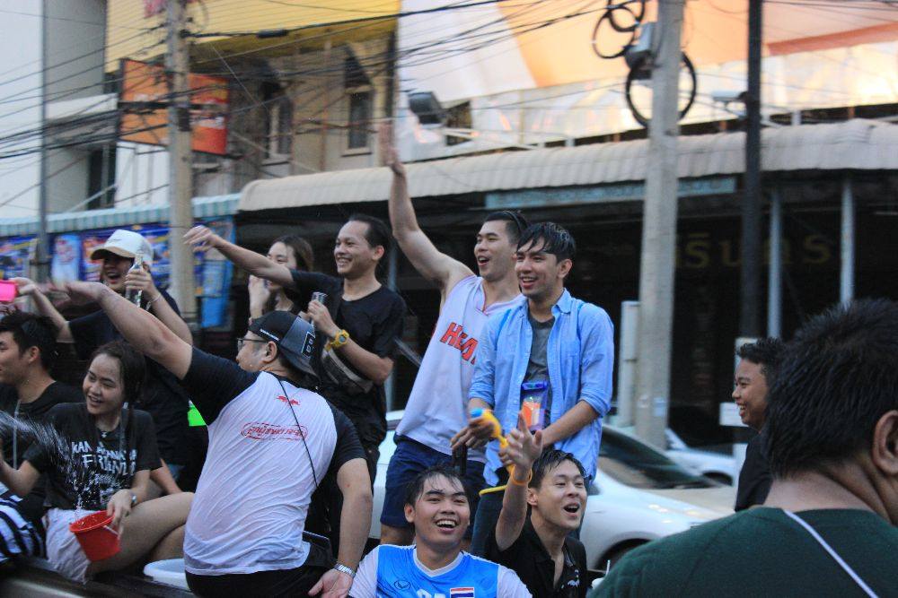 ถนนข้าวเหนียวขอนแก่น ผู้ชายแซ่บลืม เด็กก็เด็กเถอะ!!!