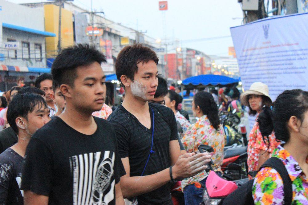 ถนนข้าวเหนียวขอนแก่น ผู้ชายแซ่บลืม เด็กก็เด็กเถอะ!!!