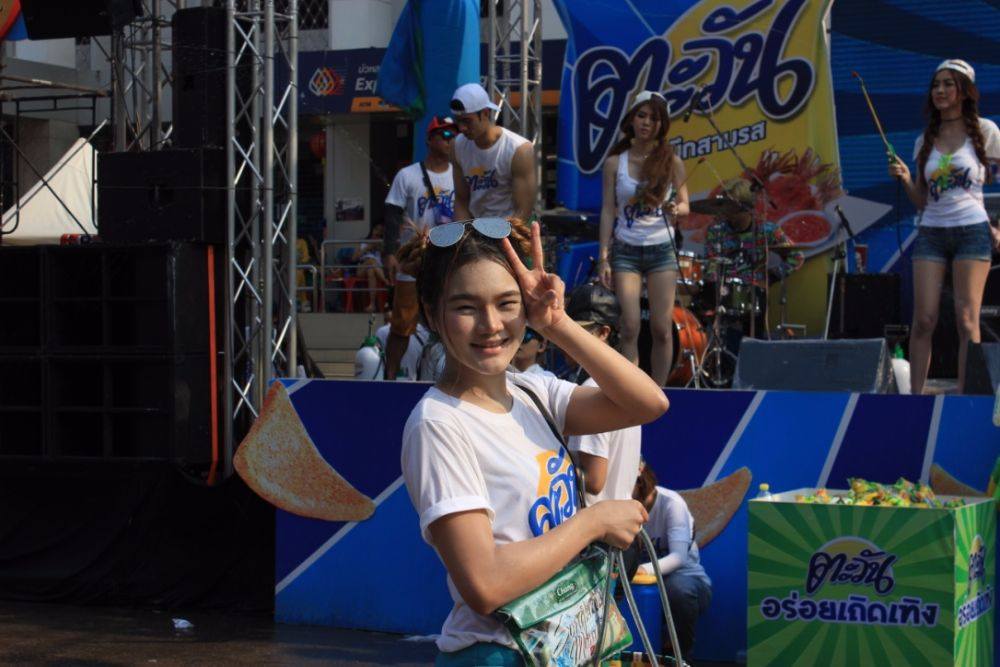 สงกรานต์ถนนข้าวเหนียววันที่ 3 เริ่มขึ้นแล้ว