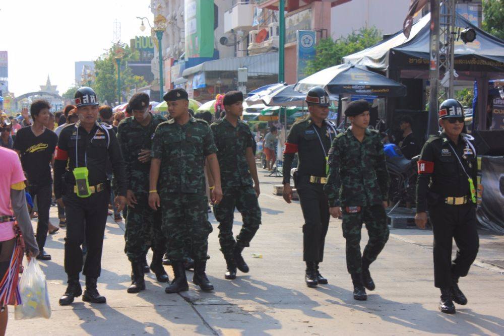 สงกรานต์ถนนข้าวเหนียววันที่ 3 เริ่มขึ้นแล้ว