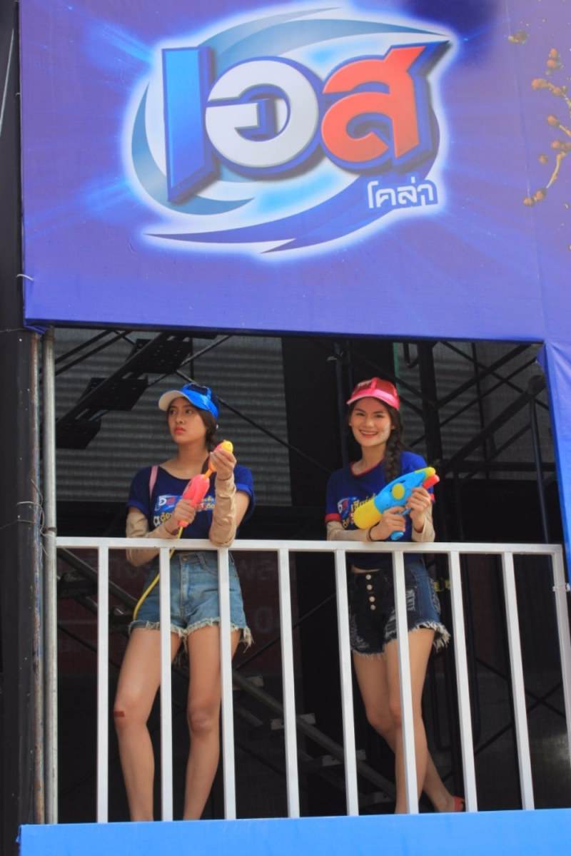 สงกรานต์ถนนข้าวเหนียววันที่ 3 เริ่มขึ้นแล้ว