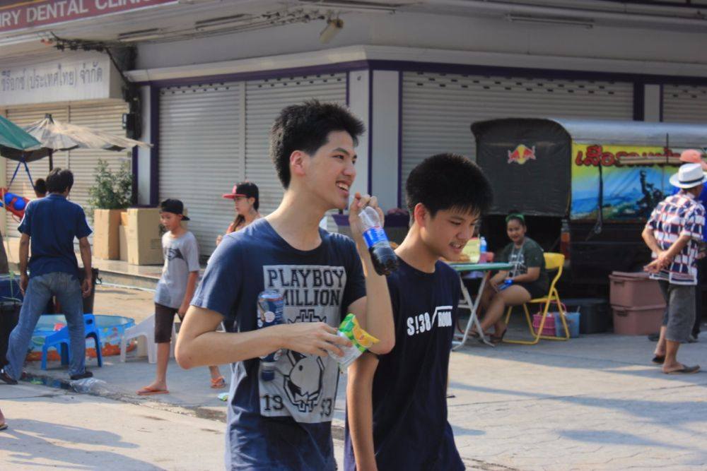 สงกรานต์ถนนข้าวเหนียววันที่ 3 เริ่มขึ้นแล้ว