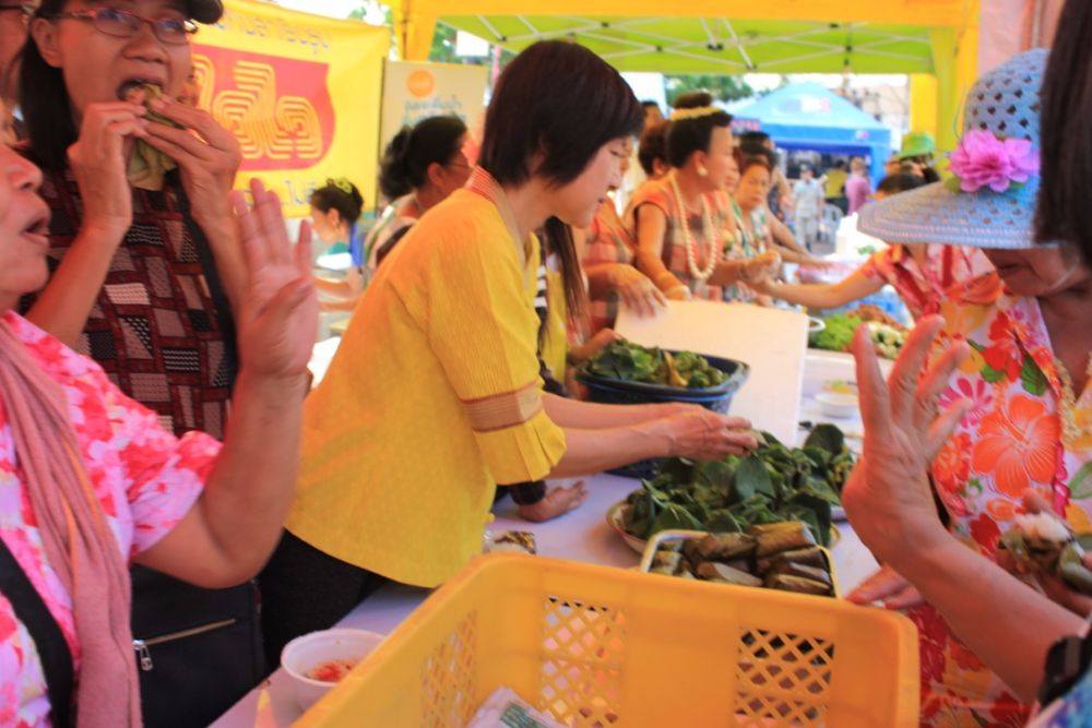 สงกรานต์ถนนข้าวเหนียววันที่ 3 เริ่มขึ้นแล้ว