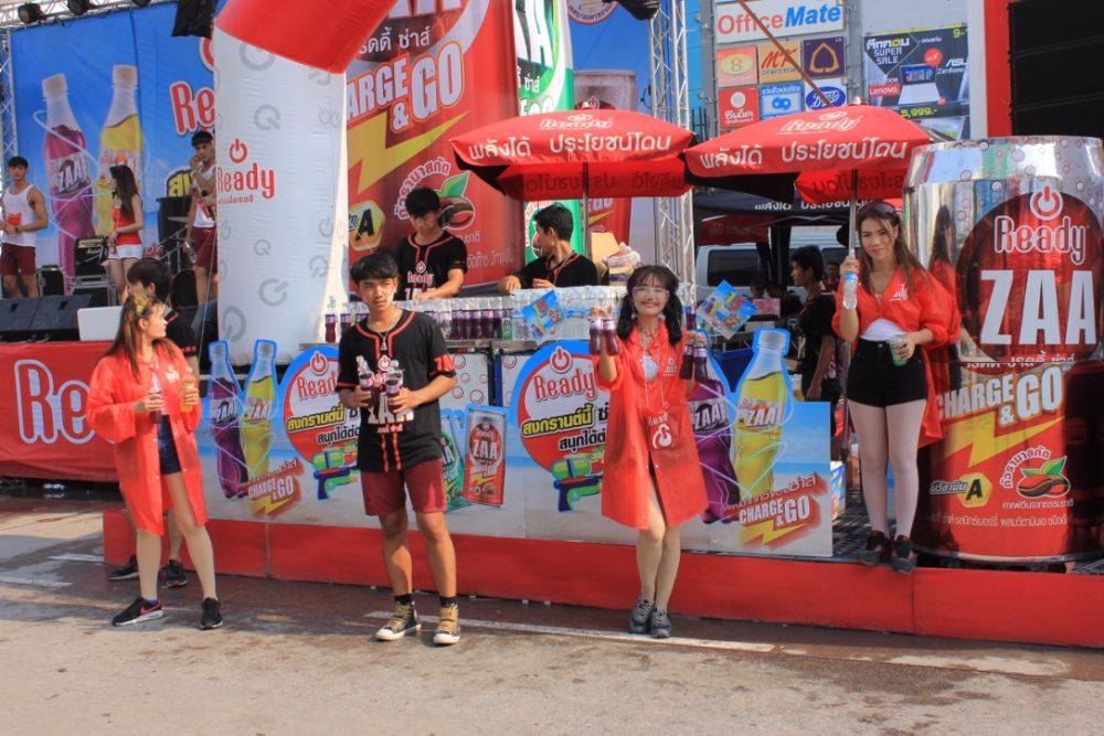 สงกรานต์ถนนข้าวเหนียววันที่ 3 เริ่มขึ้นแล้ว
