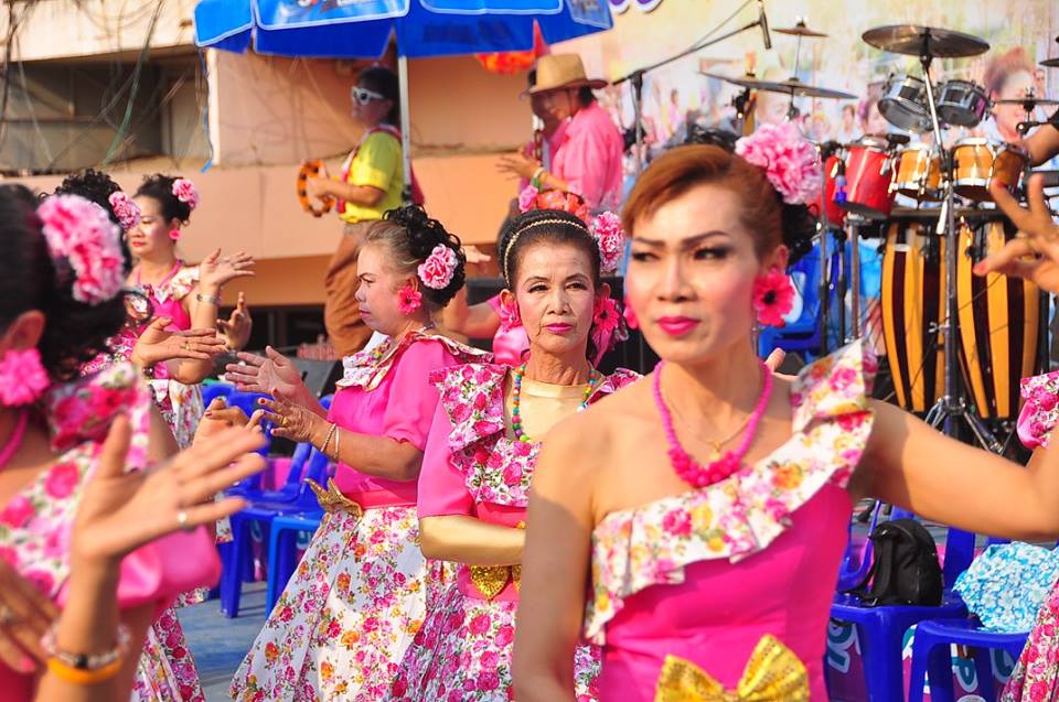 เก็บตกสีสัน วันสงกรานต์ถนนข้าวเหนียว 13 - 15 เมษายน 2559
