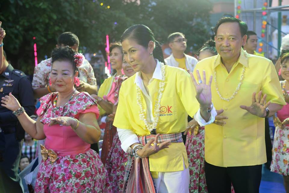 เก็บตกสีสัน วันสงกรานต์ถนนข้าวเหนียว 13 - 15 เมษายน 2559