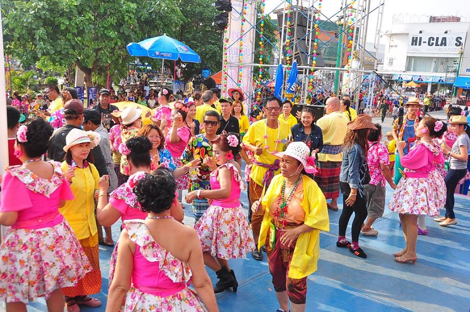 เก็บตกสีสัน วันสงกรานต์ถนนข้าวเหนียว 13 - 15 เมษายน 2559