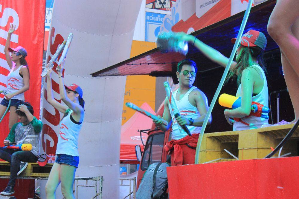 เก็บตกสีสัน วันสงกรานต์ถนนข้าวเหนียว 13 - 15 เมษายน 2559