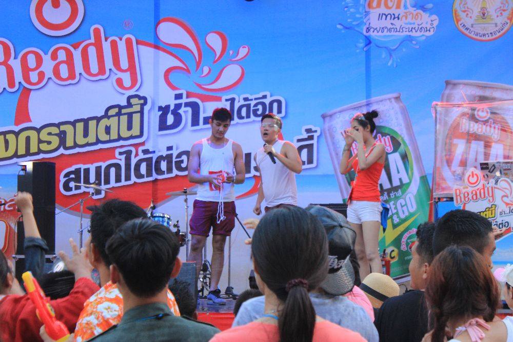เก็บตกสีสัน วันสงกรานต์ถนนข้าวเหนียว 13 - 15 เมษายน 2559