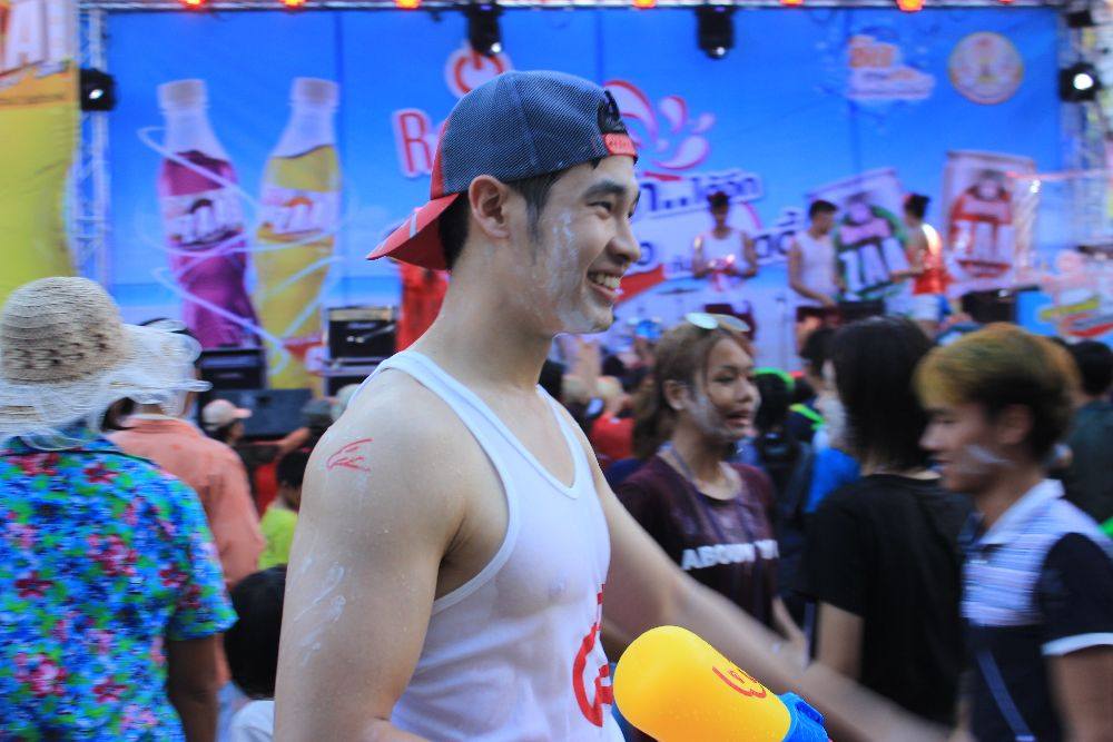 เก็บตกสีสัน วันสงกรานต์ถนนข้าวเหนียว 13 - 15 เมษายน 2559