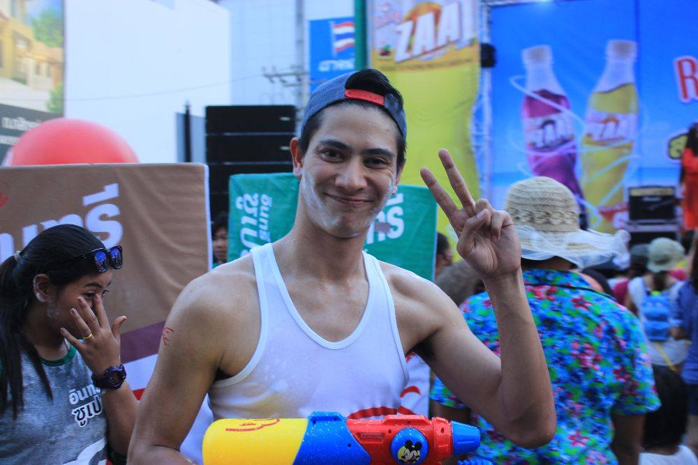 เก็บตกสีสัน วันสงกรานต์ถนนข้าวเหนียว 13 - 15 เมษายน 2559