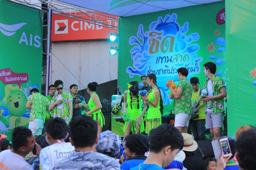 เก็บตกสีสัน วันสงกรานต์ถนนข้าวเหนียว 13 - 15 เมษายน 2559