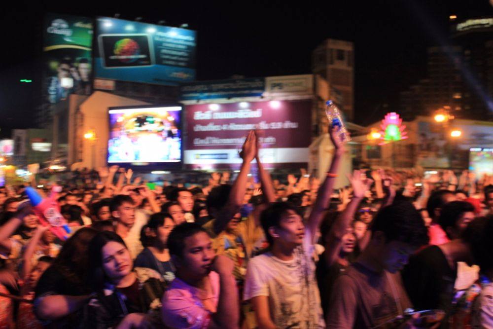 เก็บตกสีสัน วันสงกรานต์ถนนข้าวเหนียว 13 - 15 เมษายน 2559