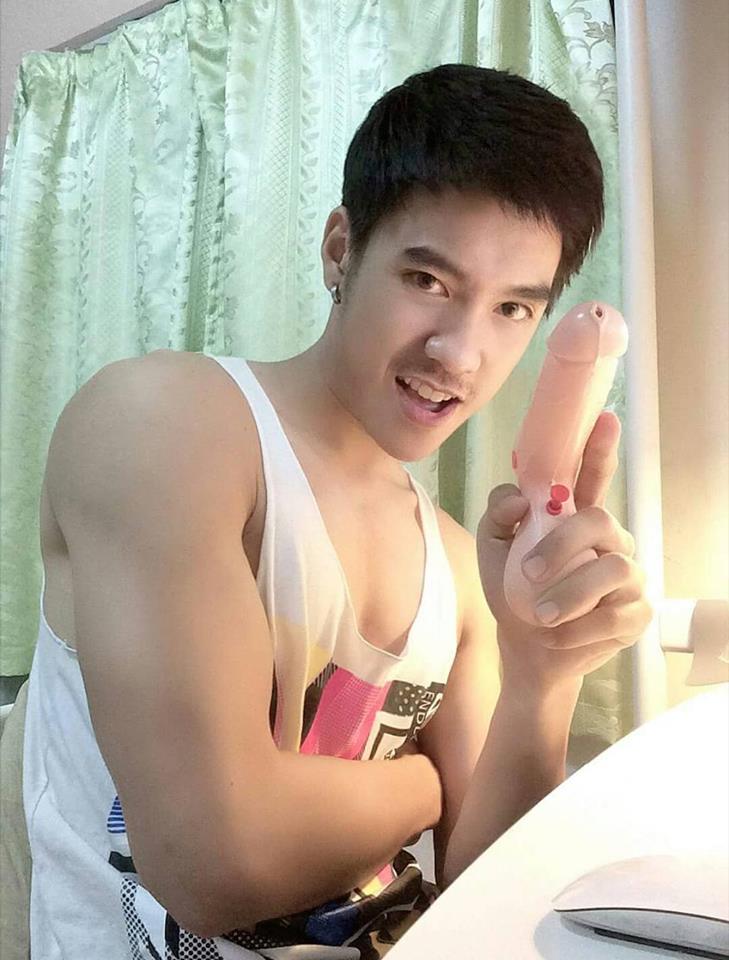 เก็บตก!! หนุ่มๆ กับปืนคู่ใจวันสงกรานต์ บอกเลยใหญ่ยาวมีหลายไซส์