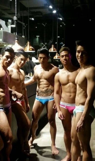 ผู้ชายน่ากอด ไม่สตอ